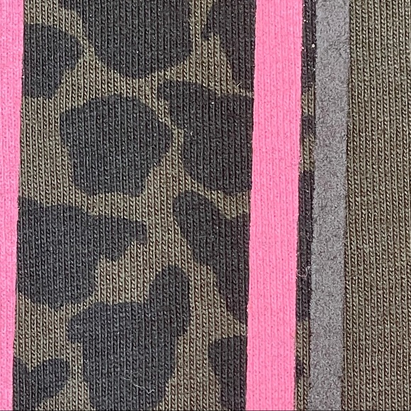 COPY - French bulldog in “C” - graphic tee by Etre Cecile presque Parisienne - Picture 9 of 16